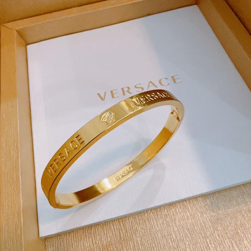 VERSACE